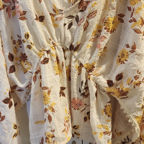 NWT- Nordstrom Bloomfield Large Ivory multi floral shirt . $16 - Picture 10 of 16
